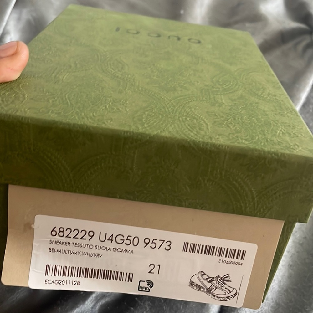Gucci tennis shoes size 21C toddler